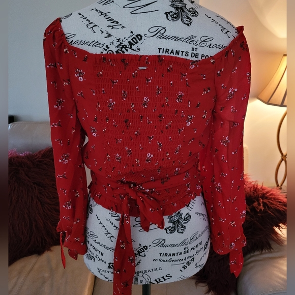 Guess wrap blouse. Size medium. - Picture 2 of 5